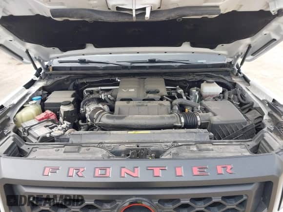 2023 Nissan Frontier SV z VIN 1N6ED1EK9PN615067, wystawiony jako IAAI lot #41554561 z przebiegiem 23 529 mil mil oraz . Historia ofert i sprzedaży dostępna na DreamBid. Obrazek 10.