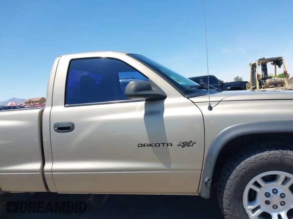 2002 Dodge Dakota z VIN 1B7FL16X72S642881, wystawiony jako IAAI lot #42153560 z przebiegiem 220 917 mil mil oraz . Historia ofert i sprzedaży dostępna na DreamBid. Obrazek 13.