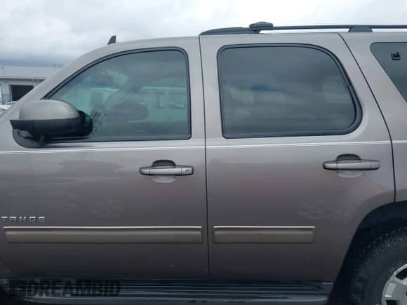 2014 Chevrolet Tahoe LS с VIN 1GNSKAE00ER164649, выставлен на аукционе IAAI как лот 42311719 с пробегом 204 275 миль миль и . История ставок и продаж доступна на DreamBid. Изображение 14.