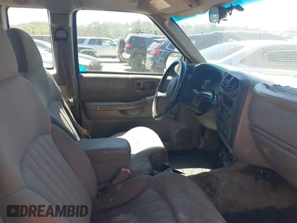 2003 Chevrolet S-10 LS с VIN 1GCCS19X438175967, выставлен на аукционе IAAI как лот 42333421 с пробегом Не указан миль и . История ставок и продаж доступна на DreamBid. Изображение 5.