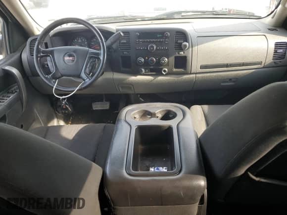 2011 GMC Sierra 1500 SL z VIN 1GTR2UEA7BZ189576, wystawiony jako Copart lot #43906845 z przebiegiem 190 607 mil mil oraz Czysty tytuł • Clean title. Historia ofert i sprzedaży dostępna na DreamBid. Obrazek 8.