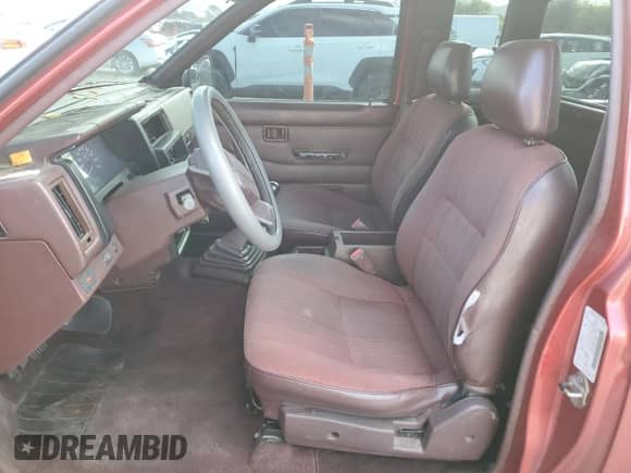 1993 Nissan Frontier z VIN 1N6SD16S3PC375172, wystawiony jako Copart lot #85934395 z przebiegiem 177 222 mil mil oraz Szkoda całkowita • Salvage title. Historia ofert i sprzedaży dostępna na DreamBid. Obrazek 7.