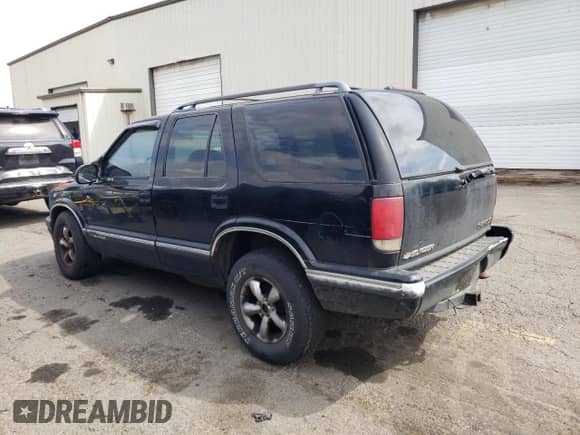 1996 Chevrolet Blazer with VIN 1GNDT13WXT2316813, listed as a Copart auction lot 72022235 with 230,579 mi miles and Salvage title. Bid and sale history available at DreamBid. Image 2.