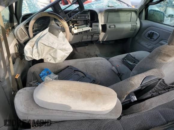 1999 Chevrolet Silverado 1500 with VIN 1GCEC19R1XR118195, listed as a Copart auction lot 84764814 with Not provided miles and Salvage title. Bid and sale history available at DreamBid. Image 8.