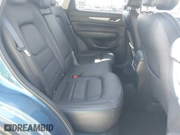 2023 Mazda CX-5 S Carbon Edition z VIN JM3KFBCM6P0112207, wystawiony jako IAAI lot #42747977 z przebiegiem 33 488 mil mil oraz . Historia ofert i sprzedaży dostępna na DreamBid. Obrazek 8.