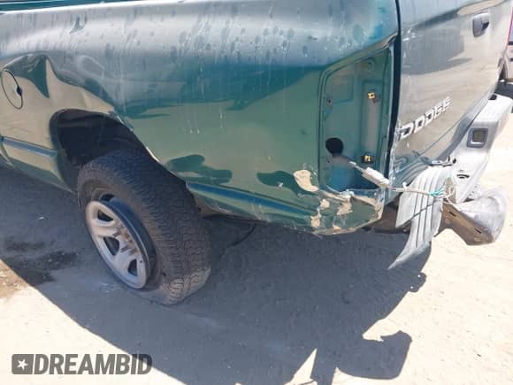 2003 Dodge 1500 ST с VIN 1D7HA18K93J583829, выставлен на аукционе IAAI как лот 43097141 с пробегом Не указан миль и . История ставок и продаж доступна на DreamBid. Изображение 6.