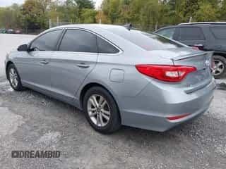 2015 Hyundai Sonata SE с VIN 5NPE24AF1FH070855, выставлен на аукционе IAAI как лот 43401764 с пробегом 150 569 миль миль и . История ставок и продаж доступна на DreamBid. Изображение 3.