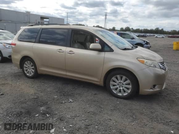 2011 Toyota Sienna XLE z VIN 5TDDK3DCXBS027031, wystawiony jako Copart lot #84614015 z przebiegiem 221 377 mil mil oraz Szkoda całkowita • Salvage title. Historia ofert i sprzedaży dostępna na DreamBid. Obrazek 4.