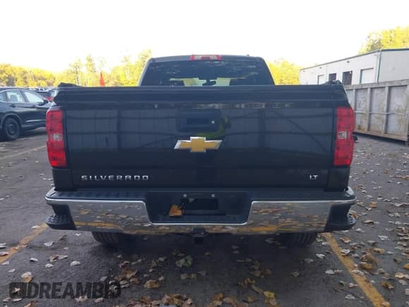 2018 Chevrolet Silverado 1500 LT z VIN 1GCVKREC8JZ187170, wystawiony jako IAAI lot #43198755 z przebiegiem 43 955 mil mil oraz . Historia ofert i sprzedaży dostępna na DreamBid. Obrazek 17.