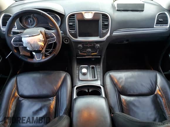 2019 Chrysler 300 Touring L с VIN 2C3CCAAG0KH517114, выставлен на аукционе Copart как лот 47687105 с пробегом 62 639 миль миль и Списание • Salvage title. История ставок и продаж доступна на DreamBid. Изображение 8.