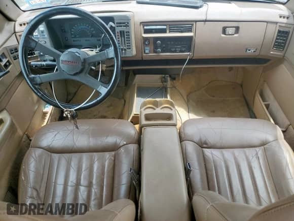 1993 Chevrolet Blazer z VIN 1GNDT13W2P2111444, wystawiony jako Copart lot #61199575 z przebiegiem 177 604 mil mil oraz Czysty tytuł • Clean title. Historia ofert i sprzedaży dostępna na DreamBid. Obrazek 8.