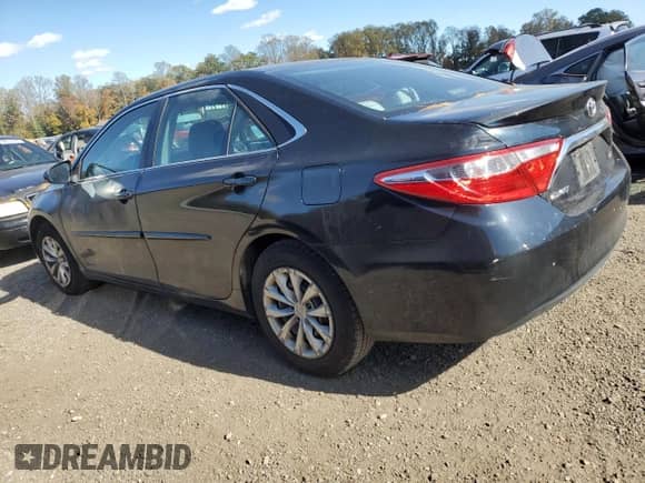 2015 Toyota Camry LE z VIN 4T4BF1FK0FR461207, wystawiony jako Copart lot #82671085 z przebiegiem 116 734 mil mil oraz Czysty tytuł • Clean title. Historia ofert i sprzedaży dostępna na DreamBid. Obrazek 2.