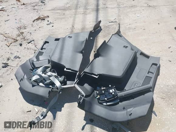 2024 Kia Sorento SX z VIN 5XYRK4JF2RG303784, wystawiony jako IAAI lot #41860346 z przebiegiem 8 978 mil mil oraz . Historia ofert i sprzedaży dostępna na DreamBid. Obrazek 12.