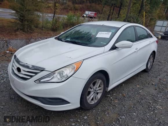 2014 Hyundai Sonata GLS z VIN 5NPEB4AC2EH926099, wystawiony jako IAAI lot #43537846 z przebiegiem 223 373 mil mil oraz . Historia ofert i sprzedaży dostępna na DreamBid. Obrazek 2.