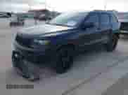 2018 Jeep Grand Cherokee Altitude z VIN 1C4RJFAG9JC436848, wystawiony jako IAAI lot #42303459 z przebiegiem 124 044 mil mil oraz . Historia ofert i sprzedaży dostępna na DreamBid. Obrazek 2.