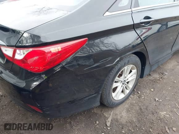 2014 Hyundai Sonata GLS z VIN 5NPEB4AC9EH836724, wystawiony jako IAAI lot #42043497 z przebiegiem 68 962 mil mil oraz . Historia ofert i sprzedaży dostępna na DreamBid. Obrazek 6.