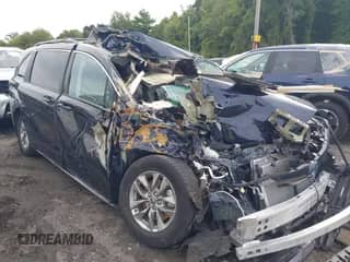 2024 Toyota Sienna LE z VIN 5TDKSKFC0RS133528, wystawiony jako IAAI lot #43159287 z przebiegiem 73 656 mil mil oraz . Historia ofert i sprzedaży dostępna na DreamBid. Obrazek 1.