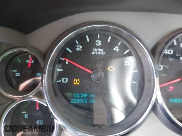 2011 Chevrolet Silverado 1500 LT с VIN 3GCPCSEA1BG296020, выставлен на аукционе IAAI как лот 41825565 с пробегом 225 006 миль миль и . История ставок и продаж доступна на DreamBid. Изображение 7.