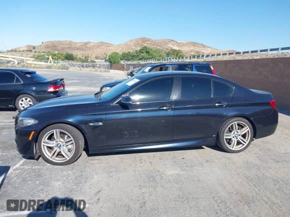 2015 BMW 5 Series 550i с VIN WBAKN9C56FD961027, выставлен на аукционе IAAI как лот 42653452 с пробегом 167 493 миль миль и . История ставок и продаж доступна на DreamBid. Изображение 14.