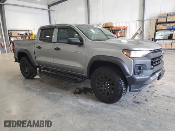 2024 Chevrolet Colorado 4WD Trail Boss z VIN 1GCPTEEK0R1282743, wystawiony jako Copart lot #64331155 z przebiegiem 13 639 mil mil oraz Czysty tytuł • Clean title. Historia ofert i sprzedaży dostępna na DreamBid. Obrazek 4.
