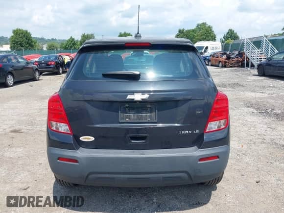 2015 Chevrolet Trax LS z VIN KL7CJKSB6FB247070, wystawiony jako IAAI lot #42735383 z przebiegiem 141 791 mil mil oraz . Historia ofert i sprzedaży dostępna na DreamBid. Obrazek 15.