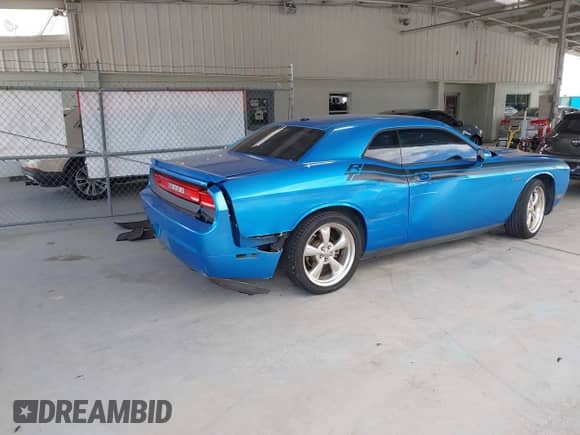 2009 Dodge Challenger R/T z VIN 2B3LJ54T19H633693, wystawiony jako IAAI lot #43471926 z przebiegiem 160 938 mil mil oraz . Historia ofert i sprzedaży dostępna na DreamBid. Obrazek 4.