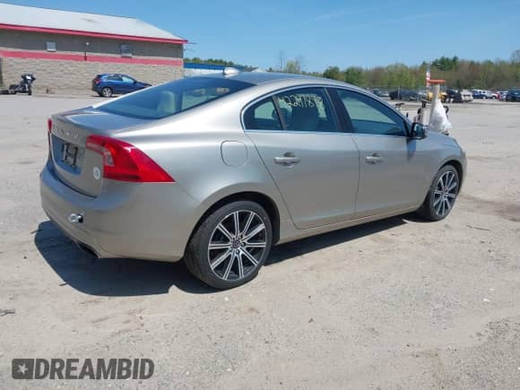 2015 Volvo S60 T5 Drive-E Premier with VIN YV126MFB8F2302747, listed as a IAAI auction lot 42247878 with 95,591 mi miles and . Bid and sale history available at DreamBid. Image 4.