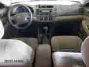 2002 Toyota Camry LE с VIN 4T1BE32K32U005811, выставлен на аукционе Copart как лот 70229945 с пробегом 209 472 миль миль и Чистый • Clean title. История ставок и продаж доступна на DreamBid. Изображение 8.