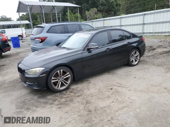 2013 BMW 3 Series 328i z VIN WBA3C1G5XDNR46107, wystawiony jako Copart lot #90363875 z przebiegiem 198 591 mil mil oraz Czysty tytuł • Clean title. Historia ofert i sprzedaży dostępna na DreamBid. Obrazek 1.