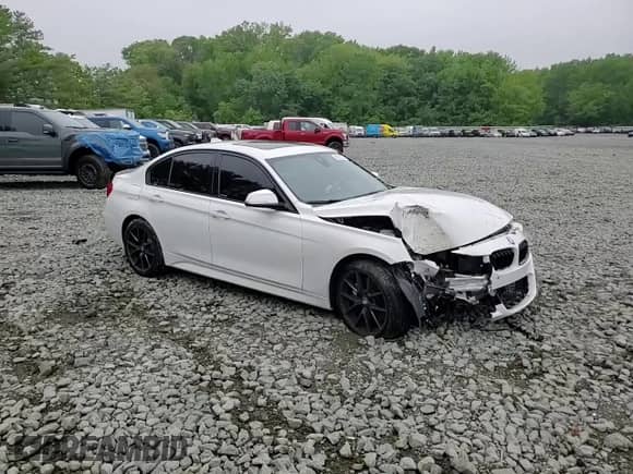 2018 BMW 3 Series 340i xDrive с VIN WBA8B7G53JNU94802, выставлен на аукционе Copart как лот 56126975 с пробегом 84 301 миль миль и Списание • Salvage title. История ставок и продаж доступна на DreamBid. Изображение 13.