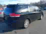 2013 Toyota Sienna XLE с VIN 5TDDK3DC0DS067993, выставлен на аукционе IAAI как лот 41832594 с пробегом 159 364 миль миль и . История ставок и продаж доступна на DreamBid. Изображение 4.