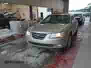 2009 Hyundai Sonata Limited с VIN 5NPEU46F39H420395, выставлен на аукционе IAAI как лот 42915614 с пробегом 254 106 миль миль и . История ставок и продаж доступна на DreamBid. Изображение 2.