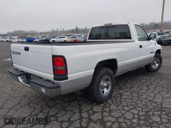 2001 Dodge 1500 Work Special z VIN 1B7HC16X91S179004, wystawiony jako IAAI lot #41316683 z przebiegiem 52 484 mil mil oraz . Historia ofert i sprzedaży dostępna na DreamBid. Obrazek 4.
