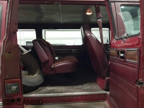 1989 Dodge Passenger with VIN 2B5WB35Z0KK352793, listed as a IAAI auction lot 42582388 with 61,582 mi miles and . Bid and sale history available at DreamBid. Image 8.