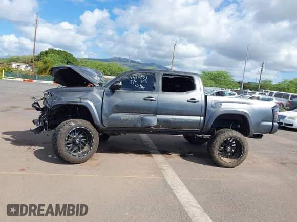 2016 Toyota Tacoma SR5 z VIN 3TMAZ5CN1GM011675, wystawiony jako IAAI lot #41621049 z przebiegiem Nie podano mil oraz . Historia ofert i sprzedaży dostępna na DreamBid. Obrazek 14.