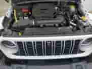 2024 Jeep Wrangler Sahara z VIN 1C4PJXEN6RW298153, wystawiony jako Copart lot #61610415 z przebiegiem 11 276 mil mil oraz Szkoda całkowita • Salvage title. Historia ofert i sprzedaży dostępna na DreamBid. Obrazek 11.