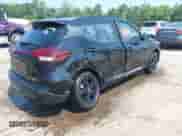 2022 Nissan Kicks SR z VIN 3N1CP5DVXNL516696, wystawiony jako IAAI lot #42675663 z przebiegiem 23 488 mil mil oraz . Historia ofert i sprzedaży dostępna na DreamBid. Obrazek 4.