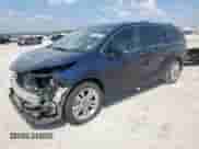 2024 Toyota Sienna Platinum с VIN 5TDERKECXRS195657, выставлен на аукционе Copart как лот 80465865 с пробегом 33 819 миль миль и Списание • Salvage title. История ставок и продаж доступна на DreamBid. Изображение 1.