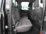 2017 GMC Sierra 1500 SLE z VIN 1GTR1MECXHZ338866, wystawiony jako Copart lot #77050163 z przebiegiem 51 798 mil mil oraz Czysty tytuł • Clean title. Historia ofert i sprzedaży dostępna na DreamBid. Obrazek 10.