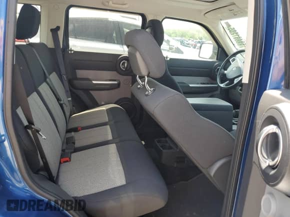 2010 Dodge Nitro SXT z VIN 1D4PU5GK4AW102426, wystawiony jako Copart lot #59491565 z przebiegiem 160 803 mil mil oraz Czysty tytuł • Clean title. Historia ofert i sprzedaży dostępna na DreamBid. Obrazek 11.