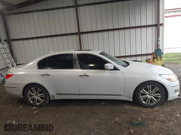 2010 Hyundai Genesis z VIN KMHGC4DF9AU109669, wystawiony jako IAAI lot #42299660 z przebiegiem 145 912 mil mil oraz . Historia ofert i sprzedaży dostępna na DreamBid. Obrazek 13.