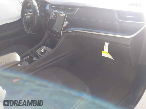 2023 Jeep Grand Cherokee Laredo z VIN 1C4RJJAG5P8755260, wystawiony jako IAAI lot #40979138 z przebiegiem 47 969 mil mil oraz . Historia ofert i sprzedaży dostępna na DreamBid. Obrazek 5.