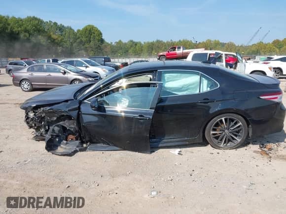 2020 Toyota Camry XSE z VIN 4T1K61AK4LU385584, wystawiony jako IAAI lot #43233499 z przebiegiem 55 736 mil mil oraz . Historia ofert i sprzedaży dostępna na DreamBid. Obrazek 14.