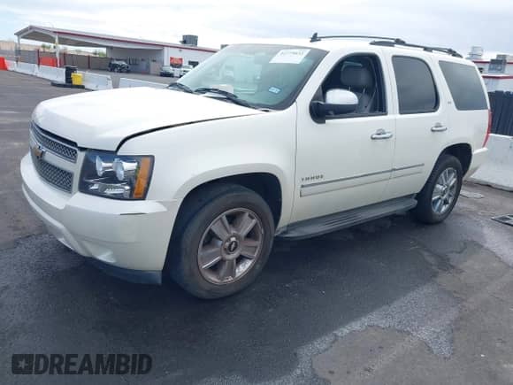 2010 Chevrolet Tahoe LTZ z VIN 1GNUCCE03AR238688, wystawiony jako IAAI lot #41775032 z przebiegiem 215 614 mil mil oraz . Historia ofert i sprzedaży dostępna na DreamBid. Obrazek 6.