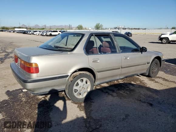 1990 Honda Accord LX with VIN JHMCB7651LC129028, listed as a Copart auction lot 82001875 with 158,454 mi miles and Salvage title. Bid and sale history available at DreamBid. Image 3.