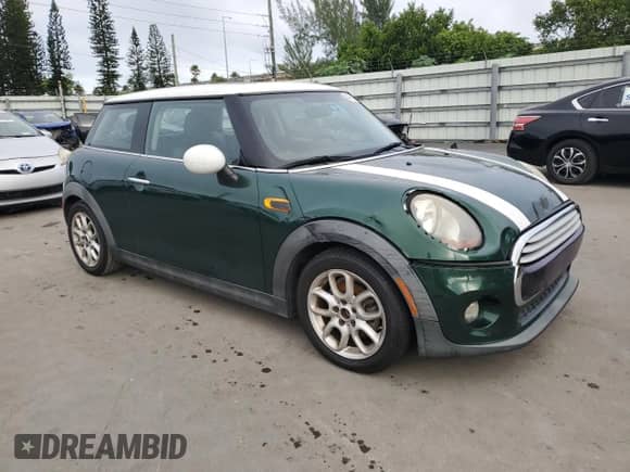 2014 MINI Hardtop with VIN WMWXM5C54ET972436, listed as a Copart auction lot 84750525 with 96,516 mi miles and Non repairable. Bid and sale history available at DreamBid. Image 4.