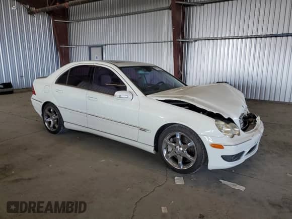 2007 Mercedes-Benz C 230 Sport with VIN WDBRF52H27A950367, listed as a Copart auction lot 81101475 with 204,999 mi miles and Salvage title. Bid and sale history available at DreamBid. Image 4.