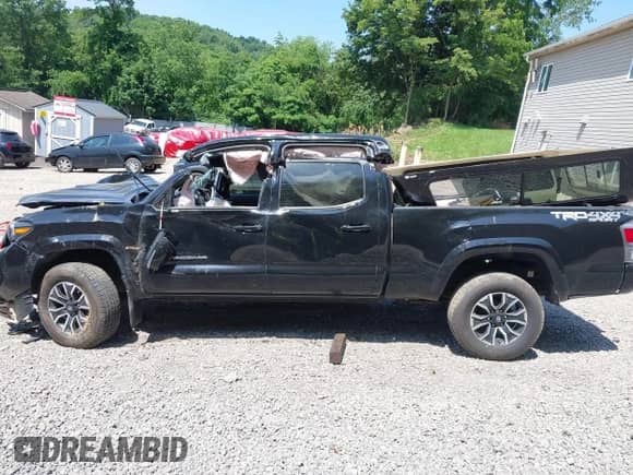 2021 Toyota Tacoma SR5 z VIN 3TYDZ5BN1MT002778, wystawiony jako IAAI lot #42591088 z przebiegiem Nie podano mil oraz . Historia ofert i sprzedaży dostępna na DreamBid. Obrazek 14.
