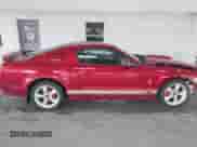 2006 Ford Mustang GT Deluxe z VIN 1ZVFT82H765156662, wystawiony jako IAAI lot #43391359 z przebiegiem 62 554 mil mil oraz . Historia ofert i sprzedaży dostępna na DreamBid. Obrazek 14.