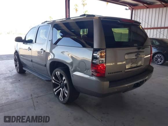 2007 Chevrolet Suburban LS с VIN 1GNFC16057J236556, выставлен на аукционе IAAI как лот 43237366 с пробегом Не указан миль и . История ставок и продаж доступна на DreamBid. Изображение 3.